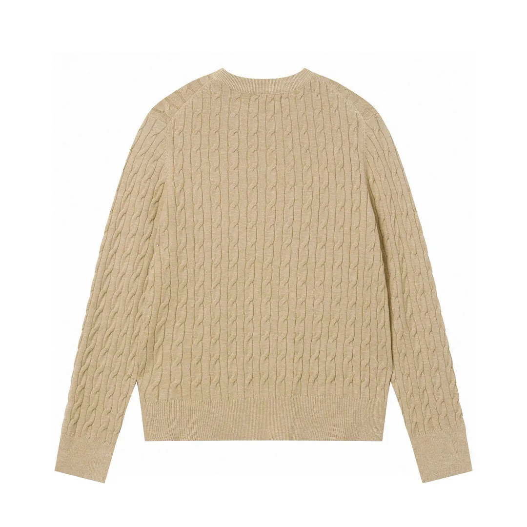 P186 Style No.: 601 -Ralph Lauren RL classic war horse logo embroidered pullover long-sleeved sweater on the chest -The item is made of custom-dyed and custom-spun yarn, purchased from the original version. A full set of customized accessories. Details determine success or failure. Heavy new autumn and winter product. High weight. Soft and delicate. The upper body effect is very nice. Loose fit. Women's model. -Color: white, gray, navy blue, red, khaki, blue, pink. -Sizes: S / M/ Ｌ S size 80-100 jins, M size 100-120 jins, Large size 120-135 jins